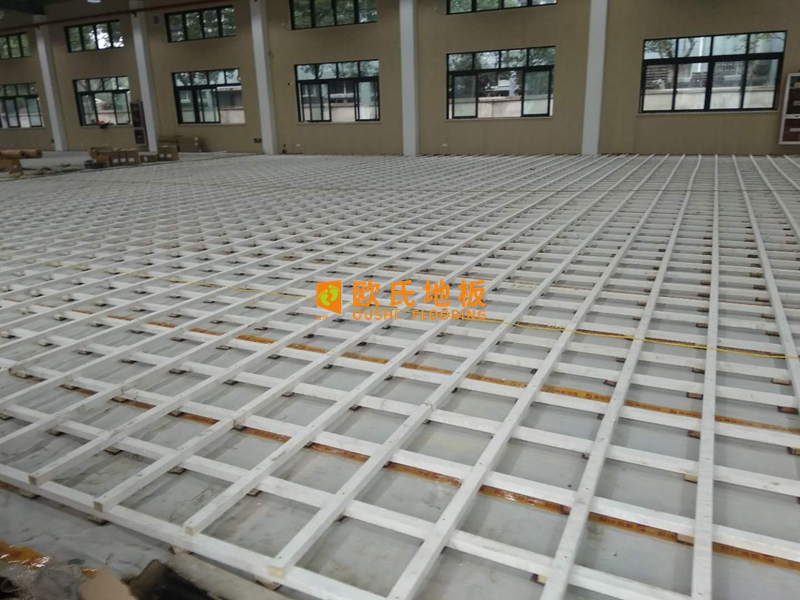 篮球馆木地板价格一平方多少钱？